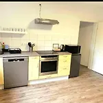 2#netflix &wlan &kingsize Bett & Kaffee Maschine & Zentral & 500m Innenhafen & 2 Min U Bahn Apartment *