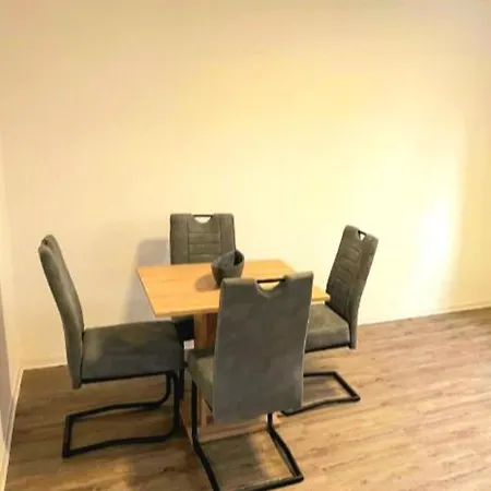 Apartment 2#netflix &wlan &kingsize Bett & Kaffee Maschine & Zentral & 500m Innenhafen & 2 Min U Bahn Duisburg