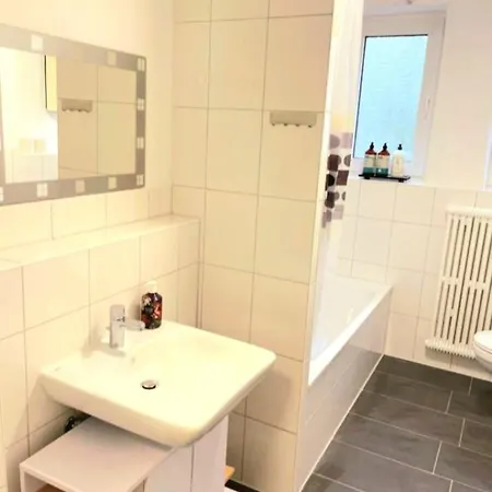 2#netflix &wlan &kingsize Bett & Kaffee Maschine & Zentral & 500m Innenhafen & 2 Min U Bahn