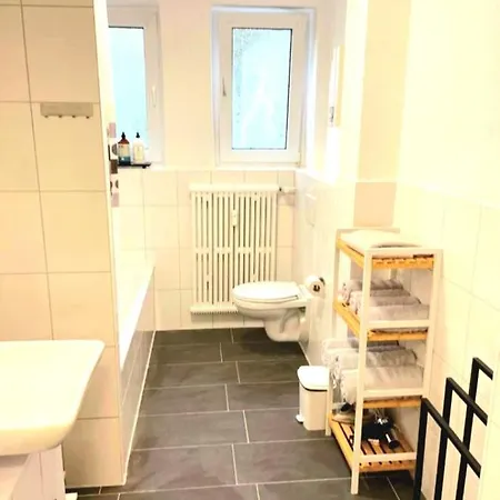 Apartment 2#netflix &wlan &kingsize Bett & Kaffee Maschine & Zentral & 500m Innenhafen & 2 Min U Bahn *