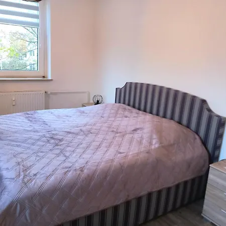 Apartment 2#netflix &wlan &kingsize Bett & Kaffee Maschine & Zentral & 500m Innenhafen & 2 Min U Bahn