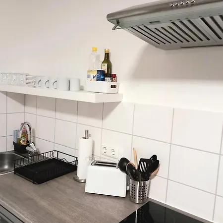 Apartment 2#netflix &wlan &kingsize Bett & Kaffee Maschine & Zentral & 500m Innenhafen & 2 Min U Bahn