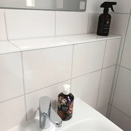 2#netflix &wlan &kingsize Bett & Kaffee Maschine & Zentral & 500m Innenhafen & 2 Min U Bahn * Duisburg