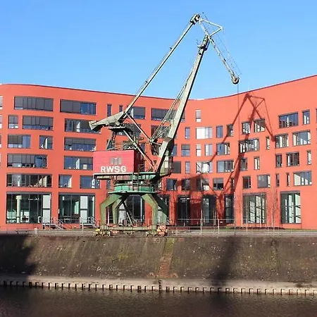 2#netflix &wlan &kingsize Bett & Kaffee Maschine & Zentral & 500m Innenhafen & 2 Min U Bahn Duisburg